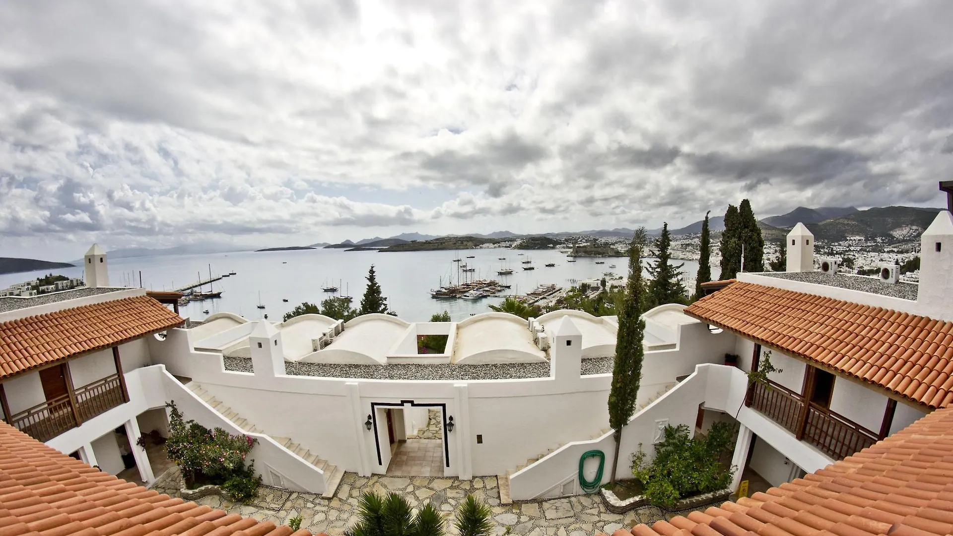 Manastir Hotel & Suites Bodrum 4*,