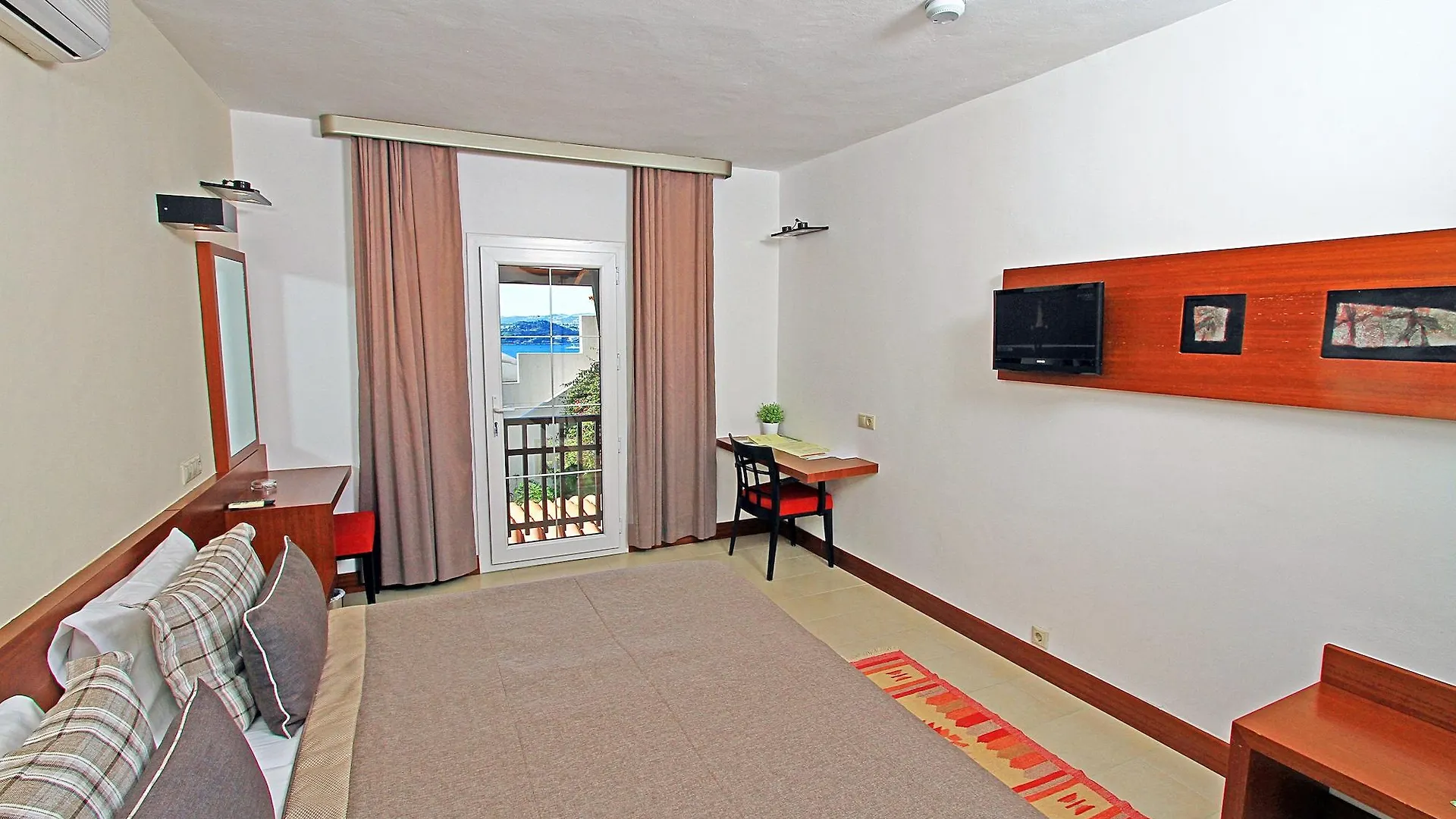 Manastir Hotel & Suites Bodrum 4*,