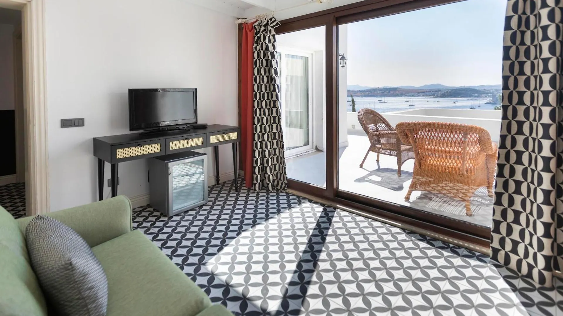 Manastir Hotel & Suites Bodrum 4*,