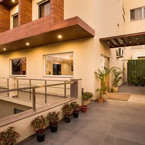 Hotel Silver Oak Near Medanta Medicity Gurgaon